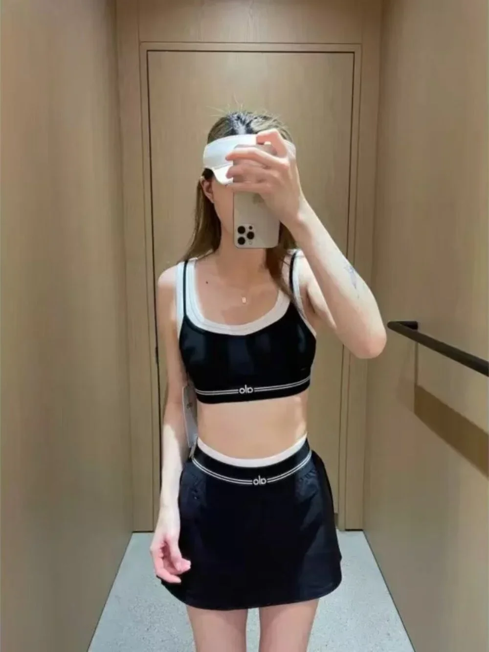 ALO Style Black & White Sports Set